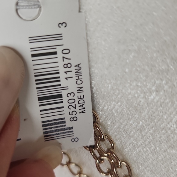 NWT Cookie Lee Vintage Creme Enamel Elegant Goldtone Flower Pendant Necklace - Picture 9 of 12